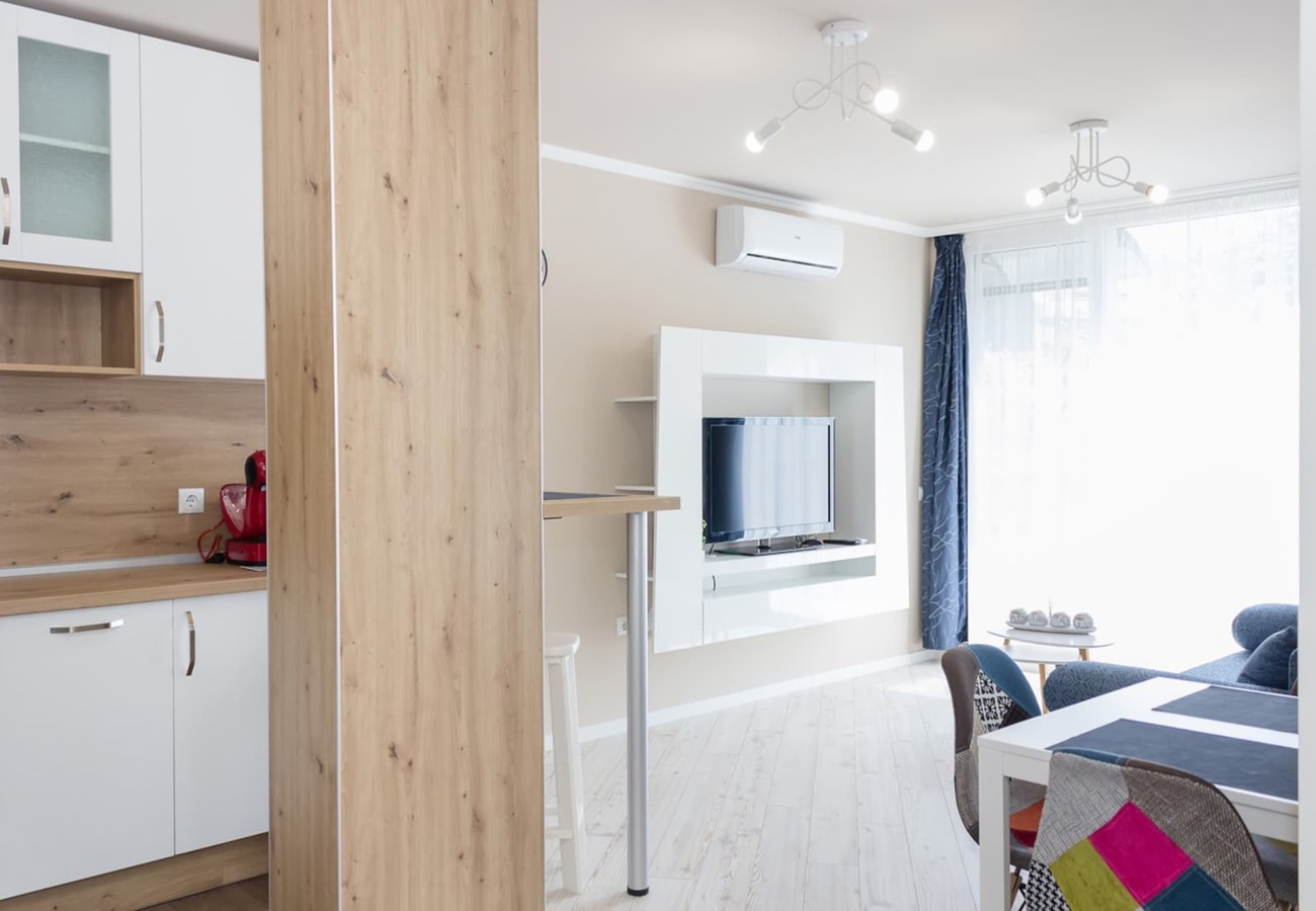 ~Sunny Blue ~ One-Bedroom Flat with Balcony 10 Flat Manager Booking