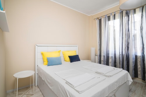 Cozy Nest near Eagle's Bridge with Workspace 1 Flat Manager Booking
