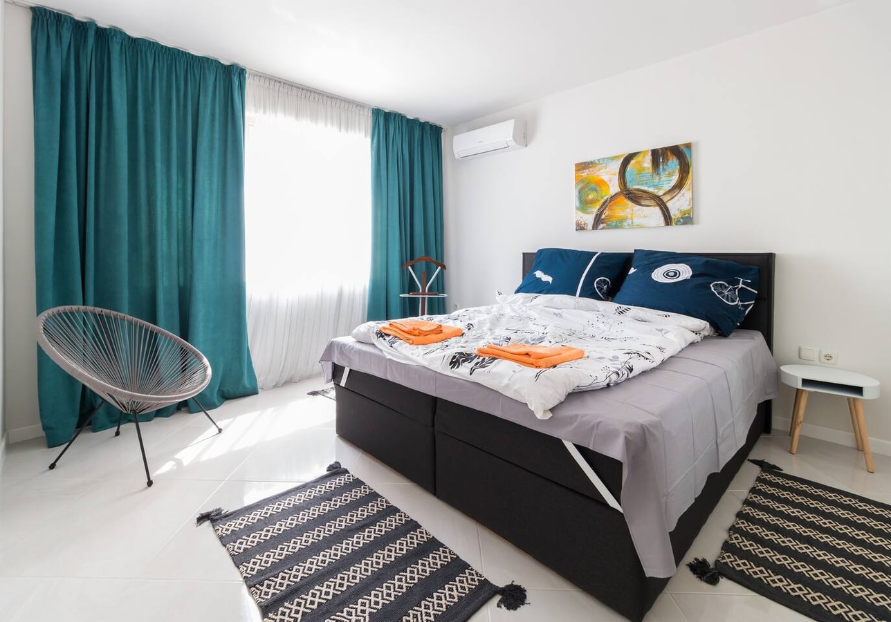 Pop your C-O-L-O-R-S - Funky and Modern 1BDR. Apt. 3 Flat Manager Booking
