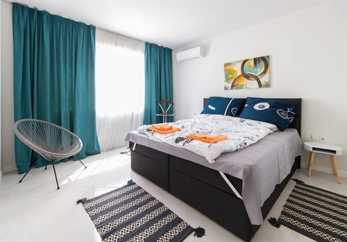 Pop your C-O-L-O-R-S - Funky and Modern 1BDR. Apt. 3 Flat Manager Booking