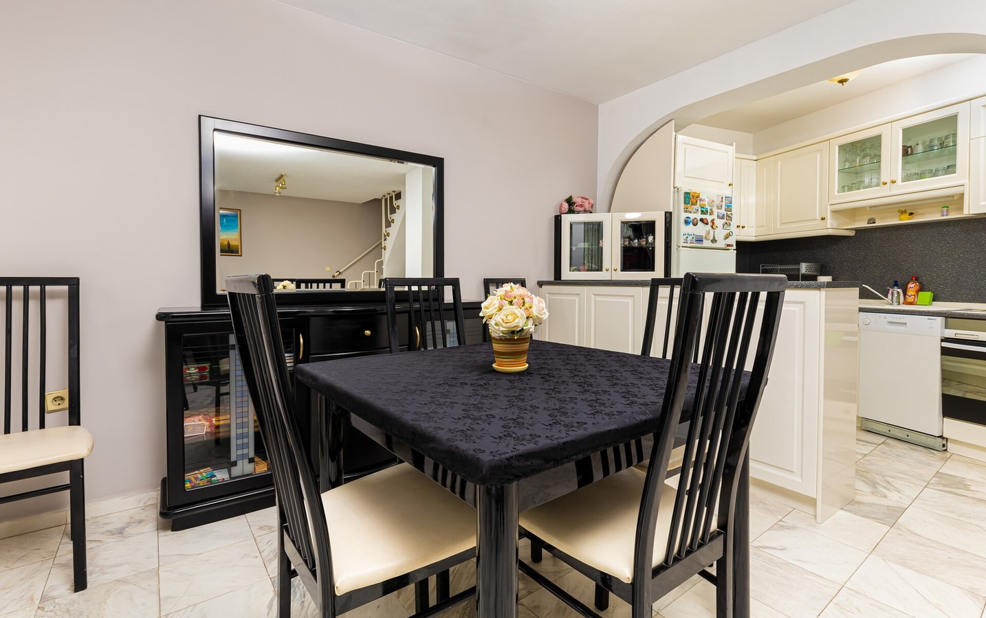 Spacious 2-Bedroom Maisonette in City Centre 2 Flat Manager Booking