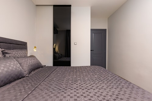 White&Grey Two 1-BD Apartments 74 Flat Manager Booking