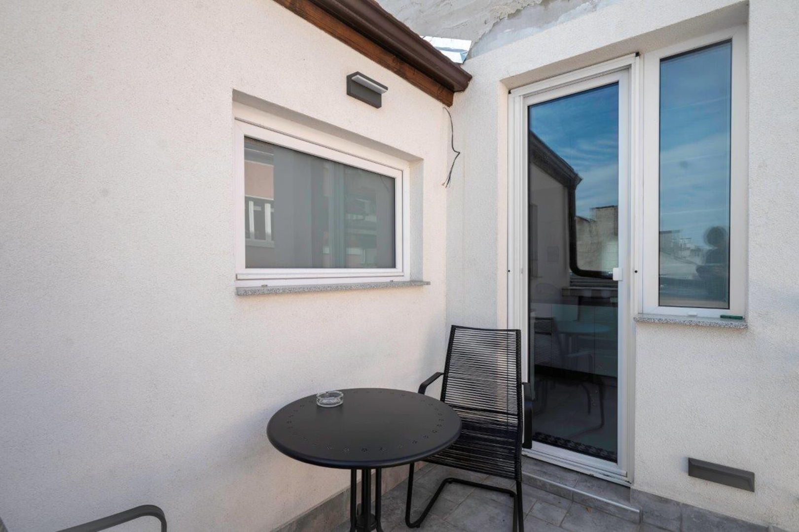 Luminous Central Retreat: Spacious 2BD Apartment 48 Flat Manager Booking