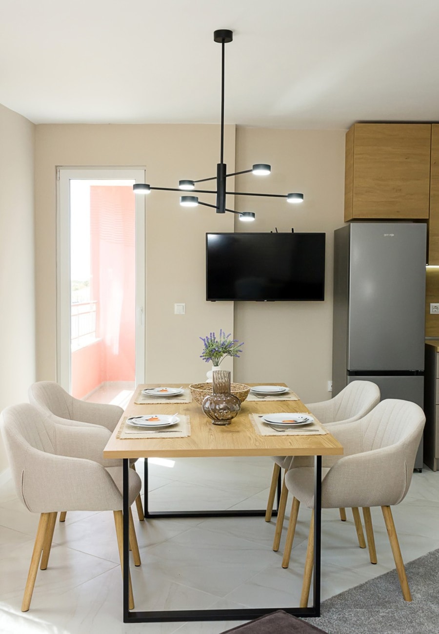 2BD Home with Parking, Working Space and Pool 9 Flat Manager Booking