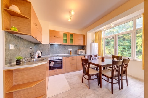 Bright retreat with Balcony & Mountain Views 8 Flat Manager Booking