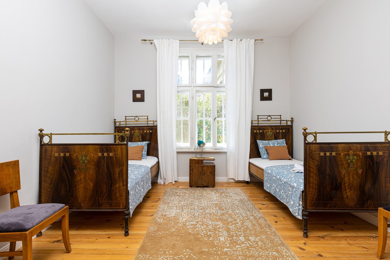The Old Town Vintage 2-Bedroom Jewel 3 Flat Manager Booking