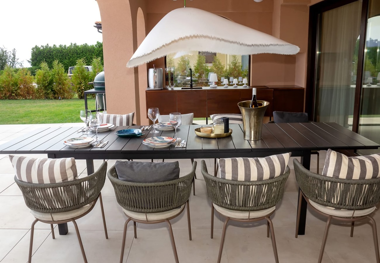 Luxury 4-bedroom Villa in Black Sea Rama Resort 19 Flat Manager Booking