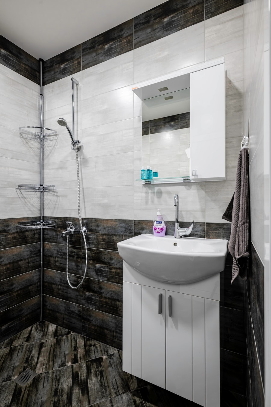 Central 1BD Next to Womens Market and Sofia's Gems 18 Flat Manager Booking