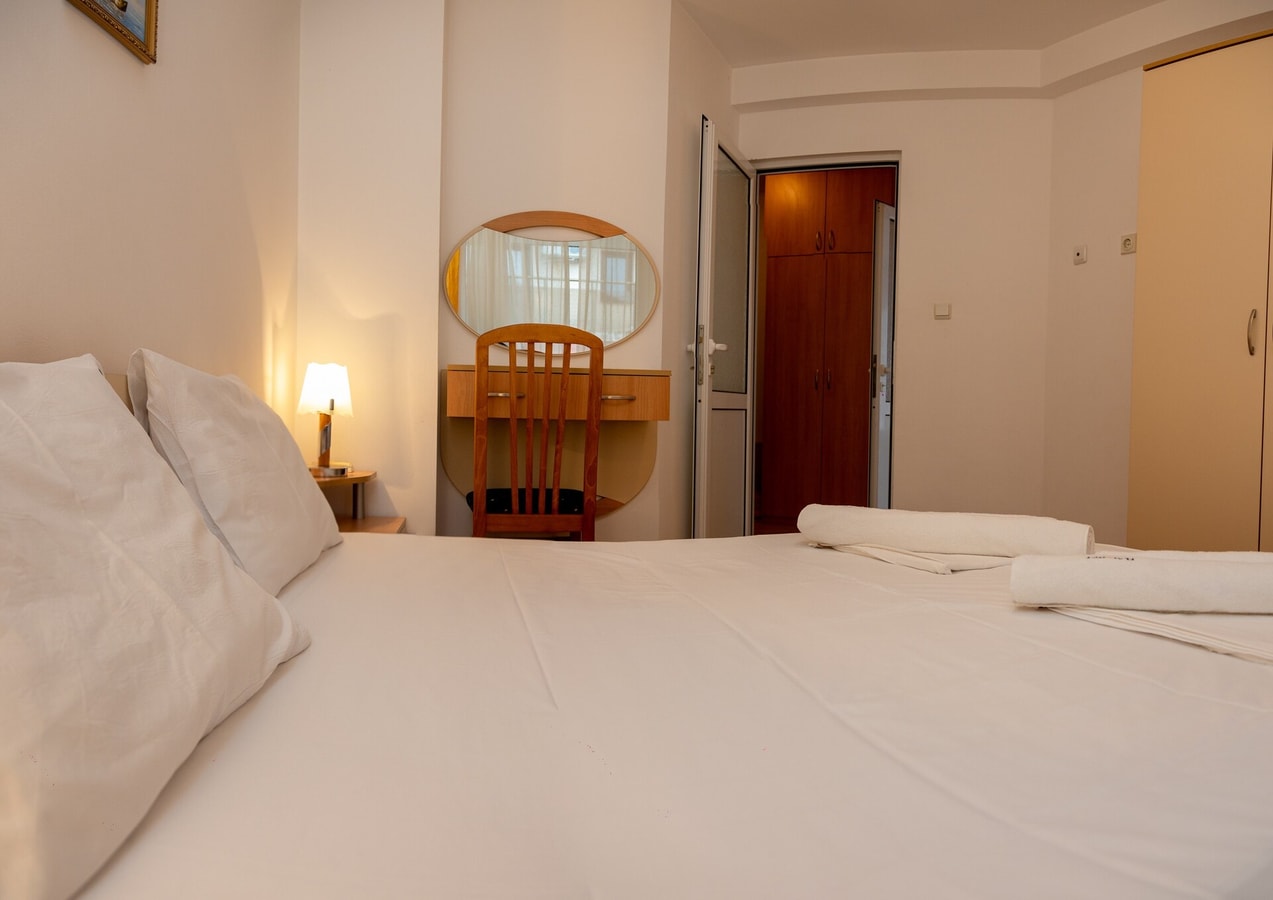 Convenient 2-Bedroom Flat next to Harmanite Beach 5 Flat Manager Booking
