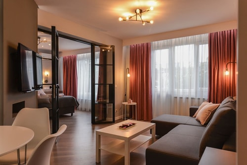 ROS? one bedroom designer apartment in city centre 13 Flat Manager Booking