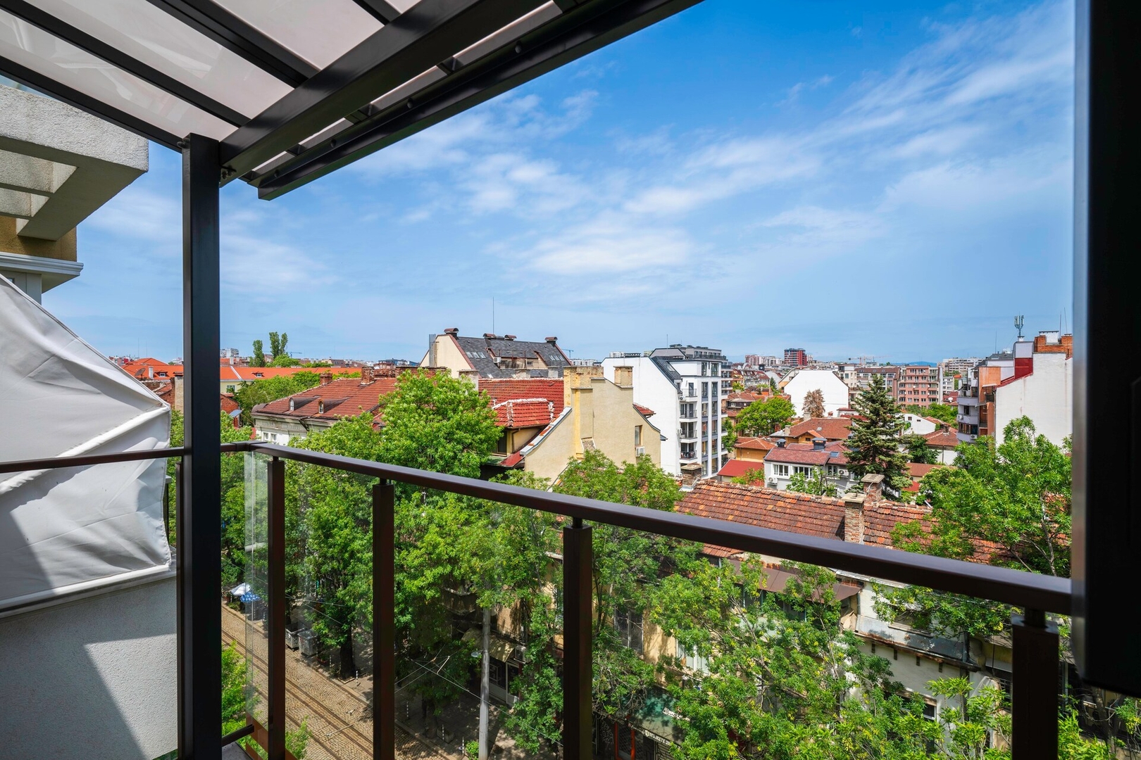 Feel at Home: Central 2BD Flat with Parking 14 Flat Manager Booking