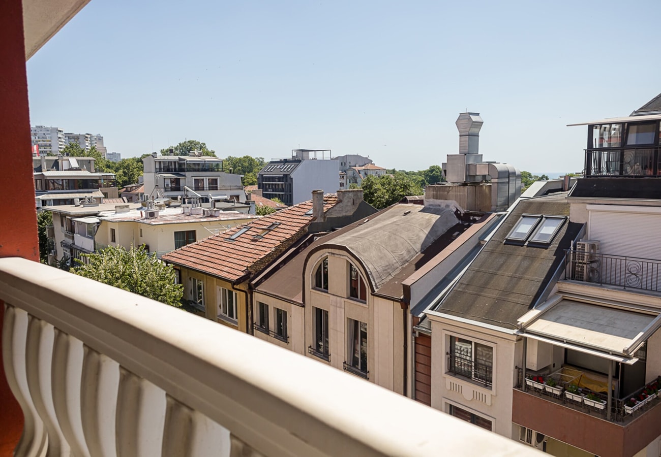 Elegant 1BR Apartment in the TOP Center of Varna 4 Flat Manager Booking