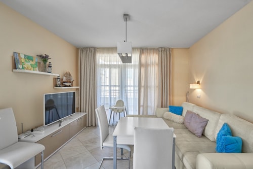 2BD Flat with Parking in Flores Garden Complex 5 Flat Manager Booking