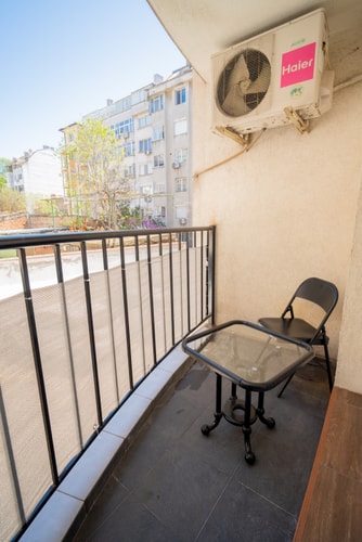 Spacious 2BD Apartment - Walk to City Center 6 Flat Manager Booking