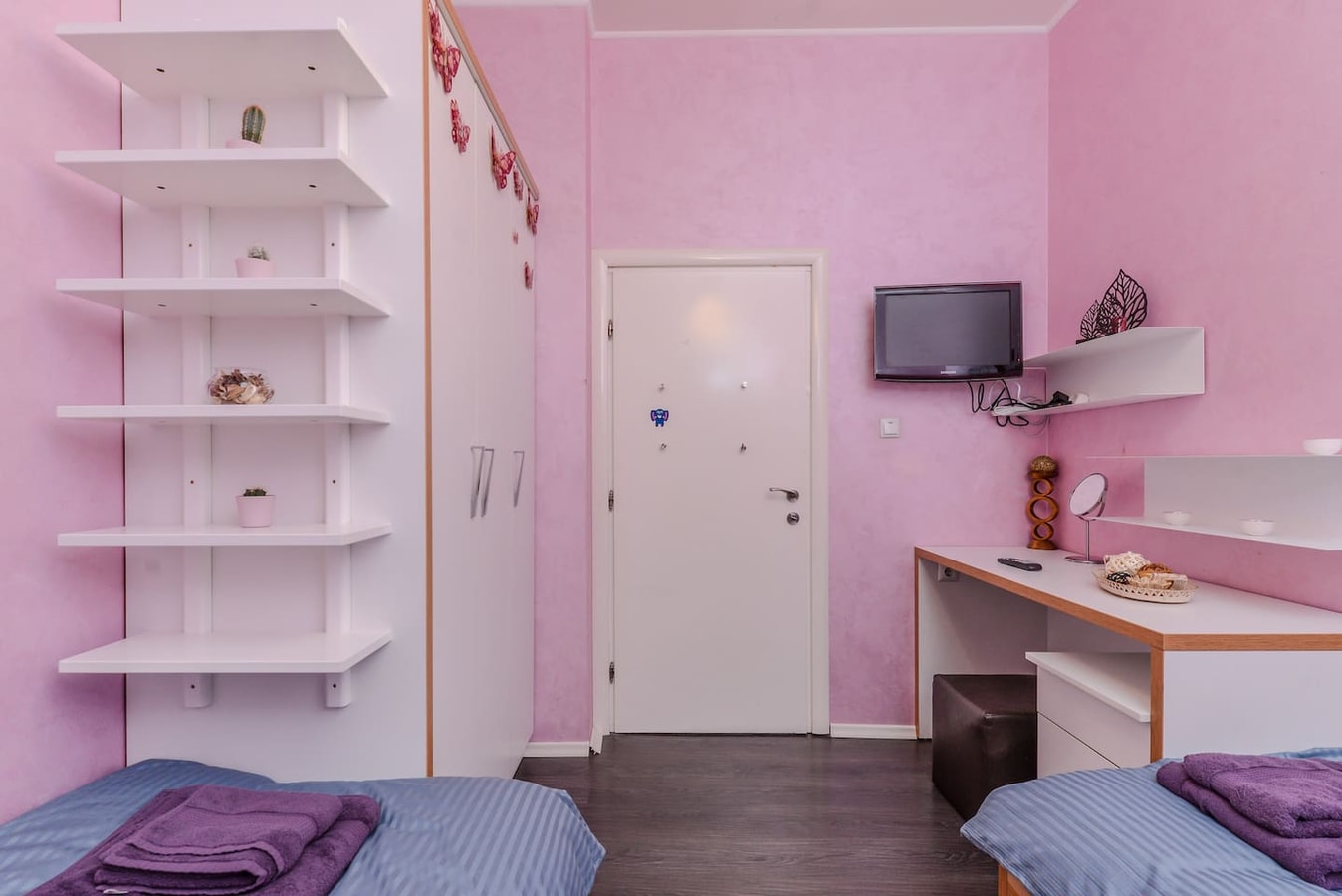 Champs-Élysées Sofia | 2BDR 2BTHR 33 Flat Manager Booking