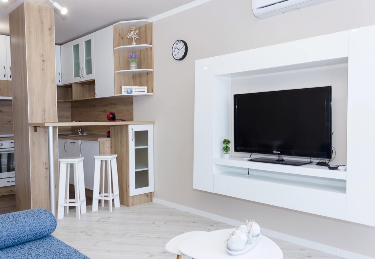 ~Sunny Blue ~ One-Bedroom Flat with Balcony 1 Flat Manager Booking