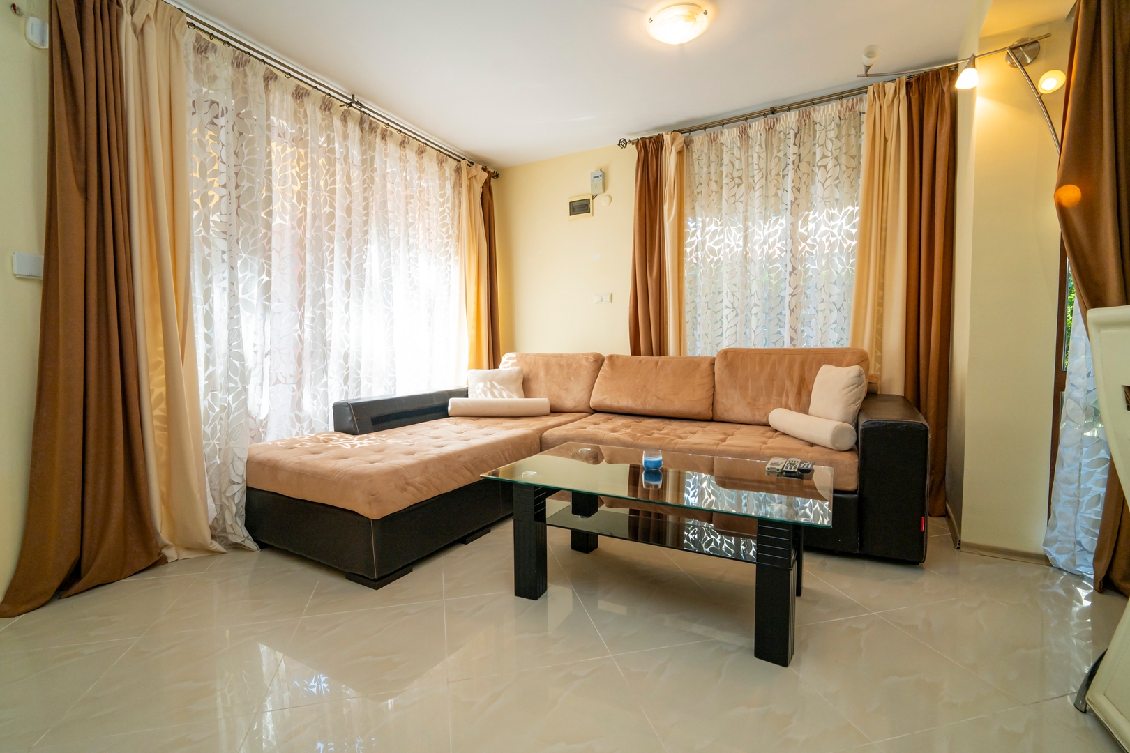 The Family Courtyard - LARGE 2BD Apartment 4 Flat Manager Booking