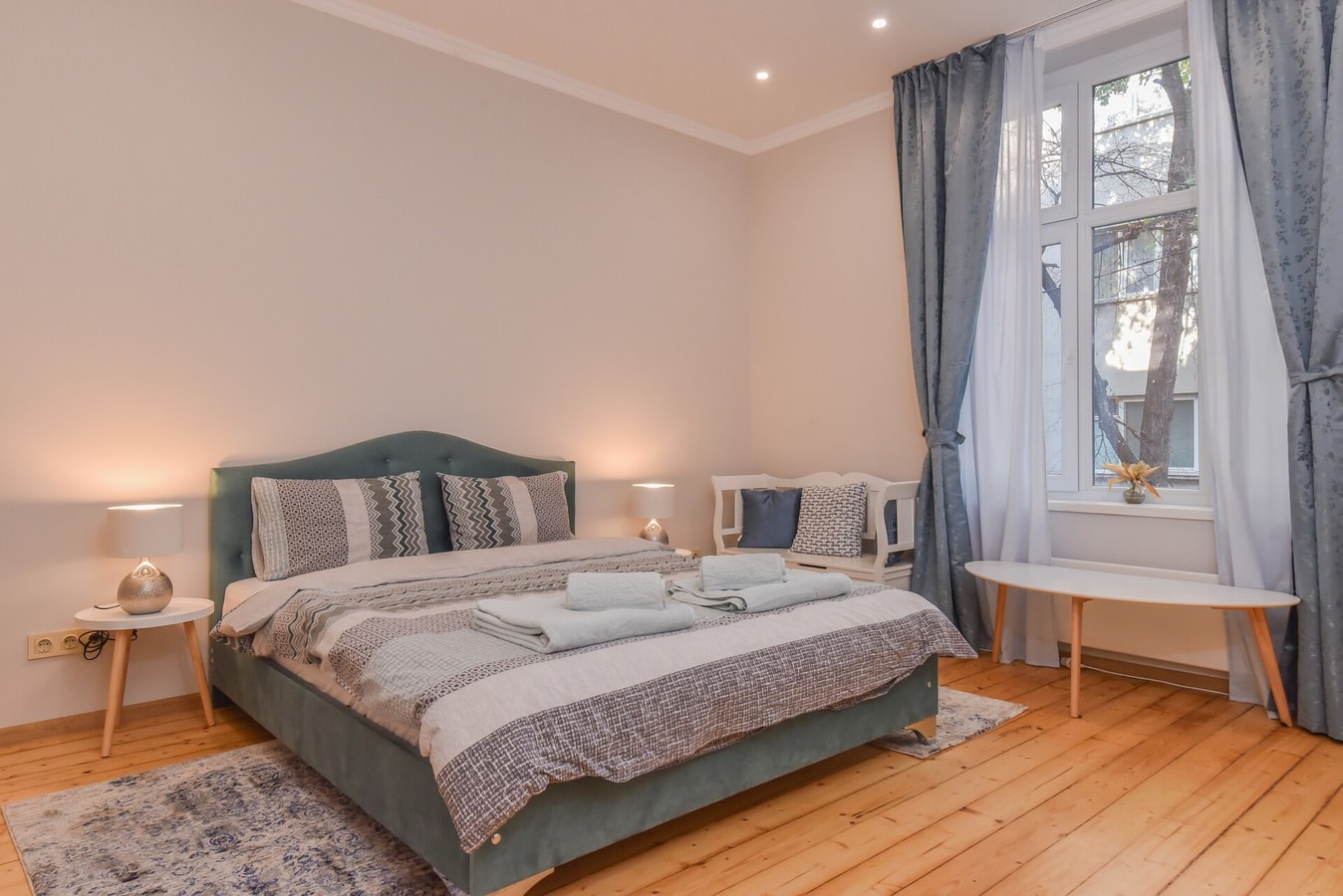 Spacious vintage 2BR, 2bath apartment 2 Flat Manager Booking