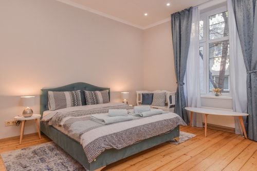 Spacious vintage 2BR, 2bath apartment 2 Flat Manager Booking