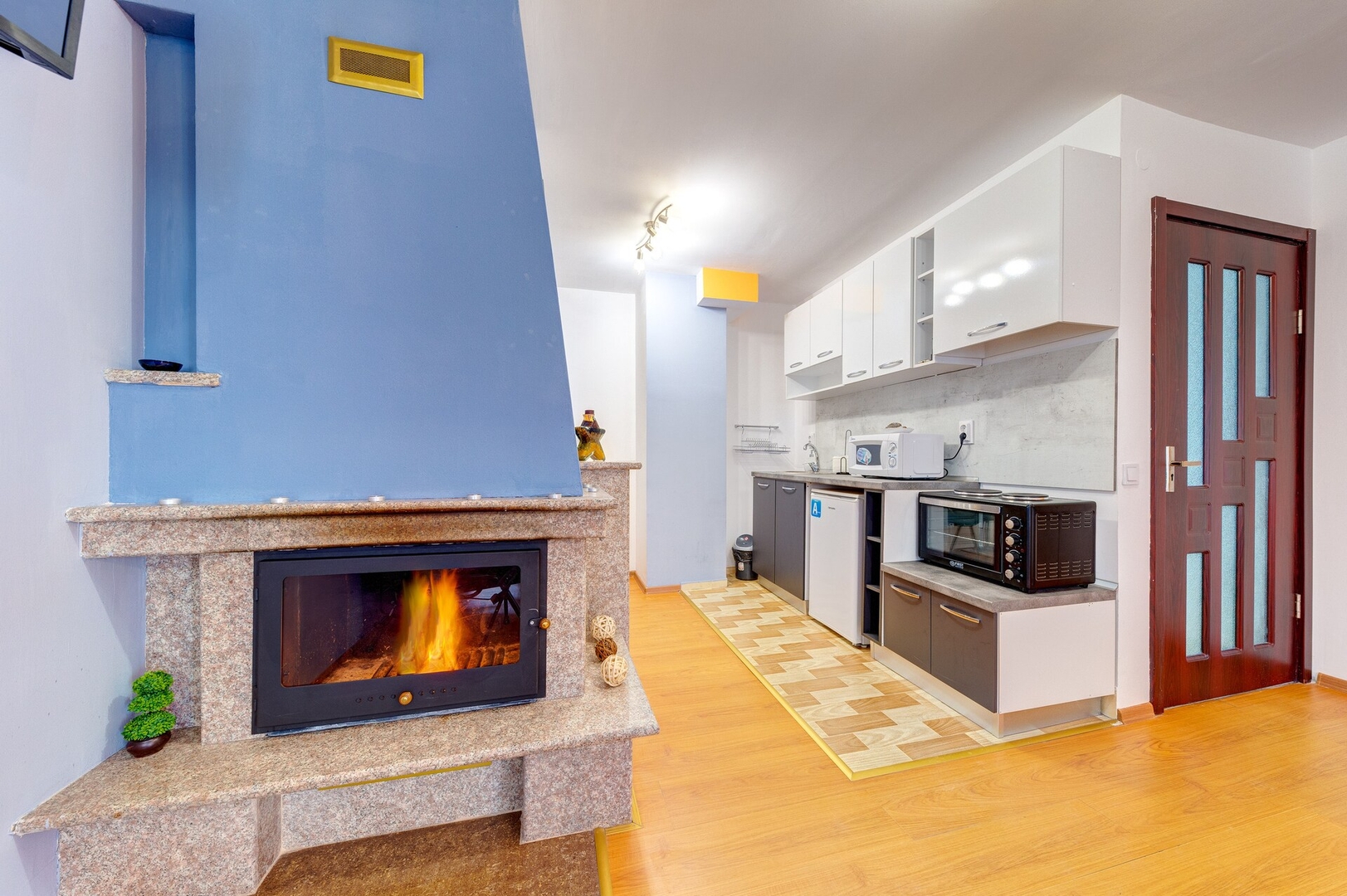 Colorful Retreat ~ 1BD next to the slopes 13 Flat Manager Booking