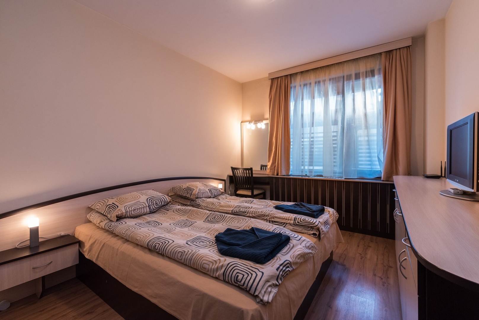 Charming, fully-furnished, 2-bedroom apartment. 0 Flat Manager Booking