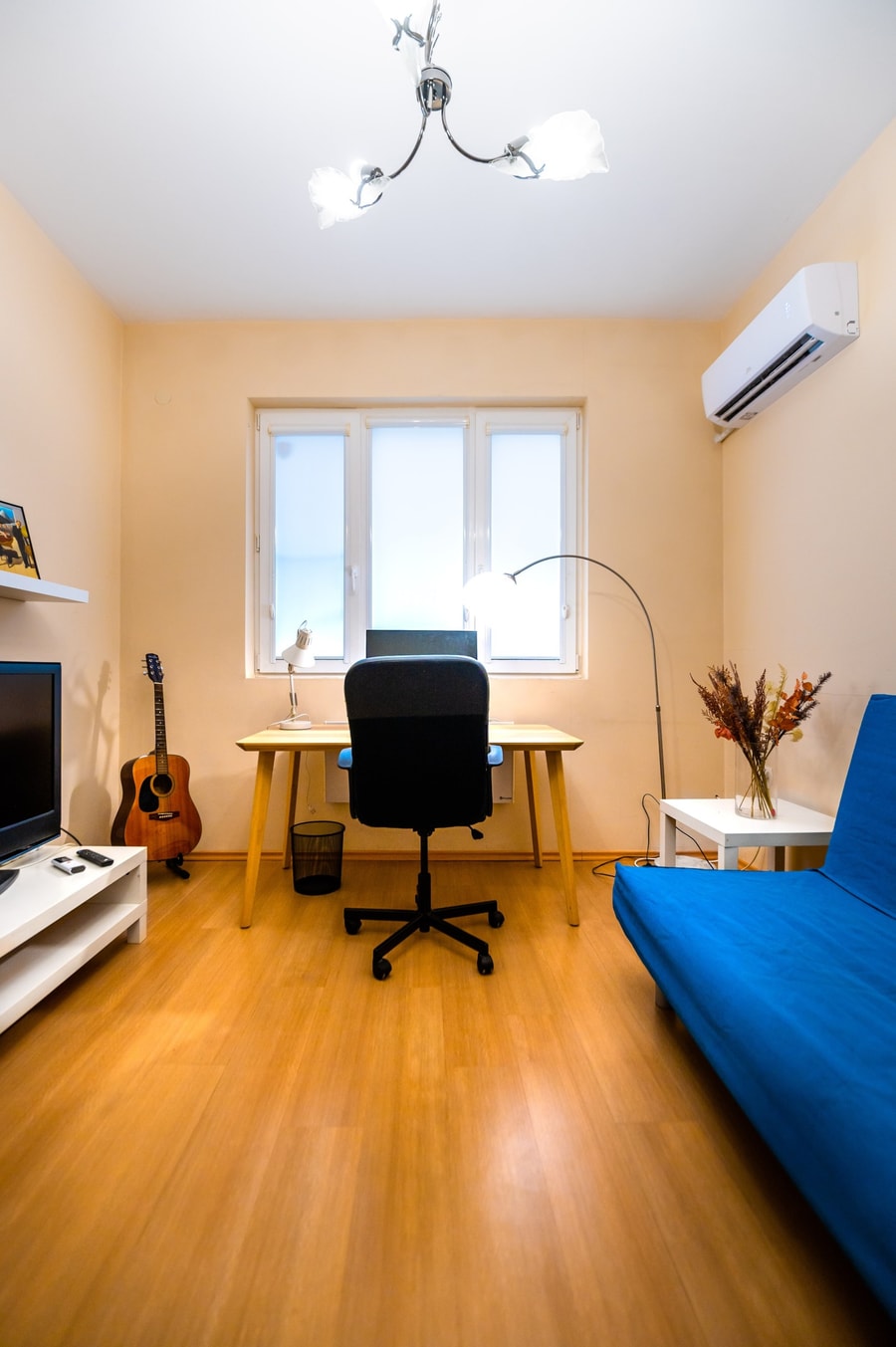 Sofia’s Best Area - Workspace+300 MBPS WiFi 11 Flat Manager Booking