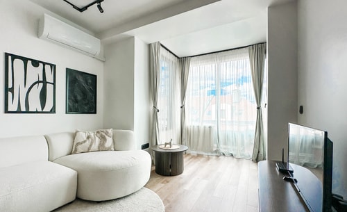 Modern & Quiet 1BR Near Center + Private Parking 8 Flat Manager Booking