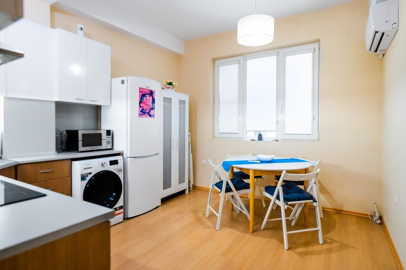 Sofia’s Best Area - Workspace+300 MBPS WiFi 1 Flat Manager Booking