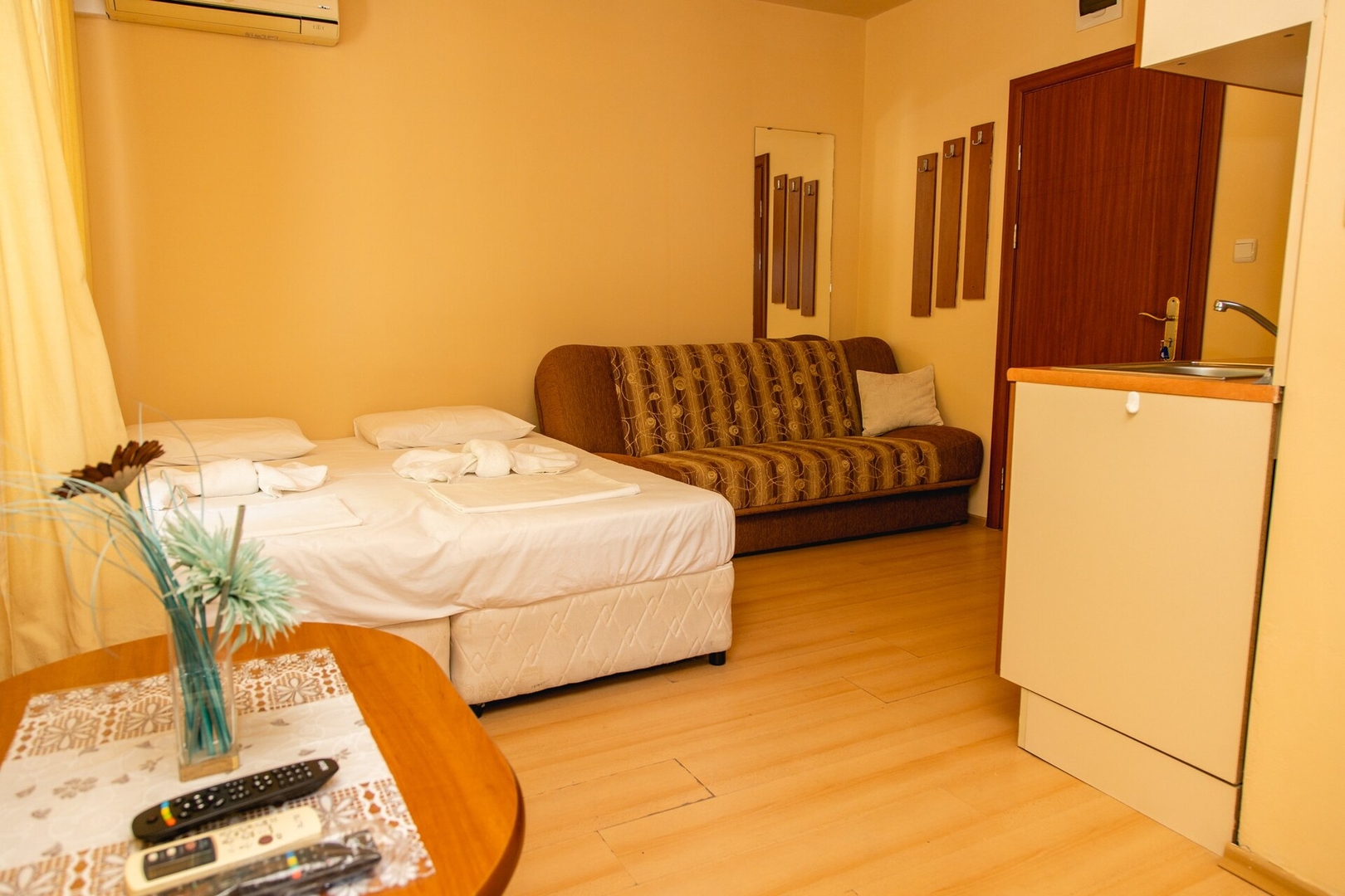Compact studio with an indoor pool near Cacao Beach 1 Flat Manager Booking