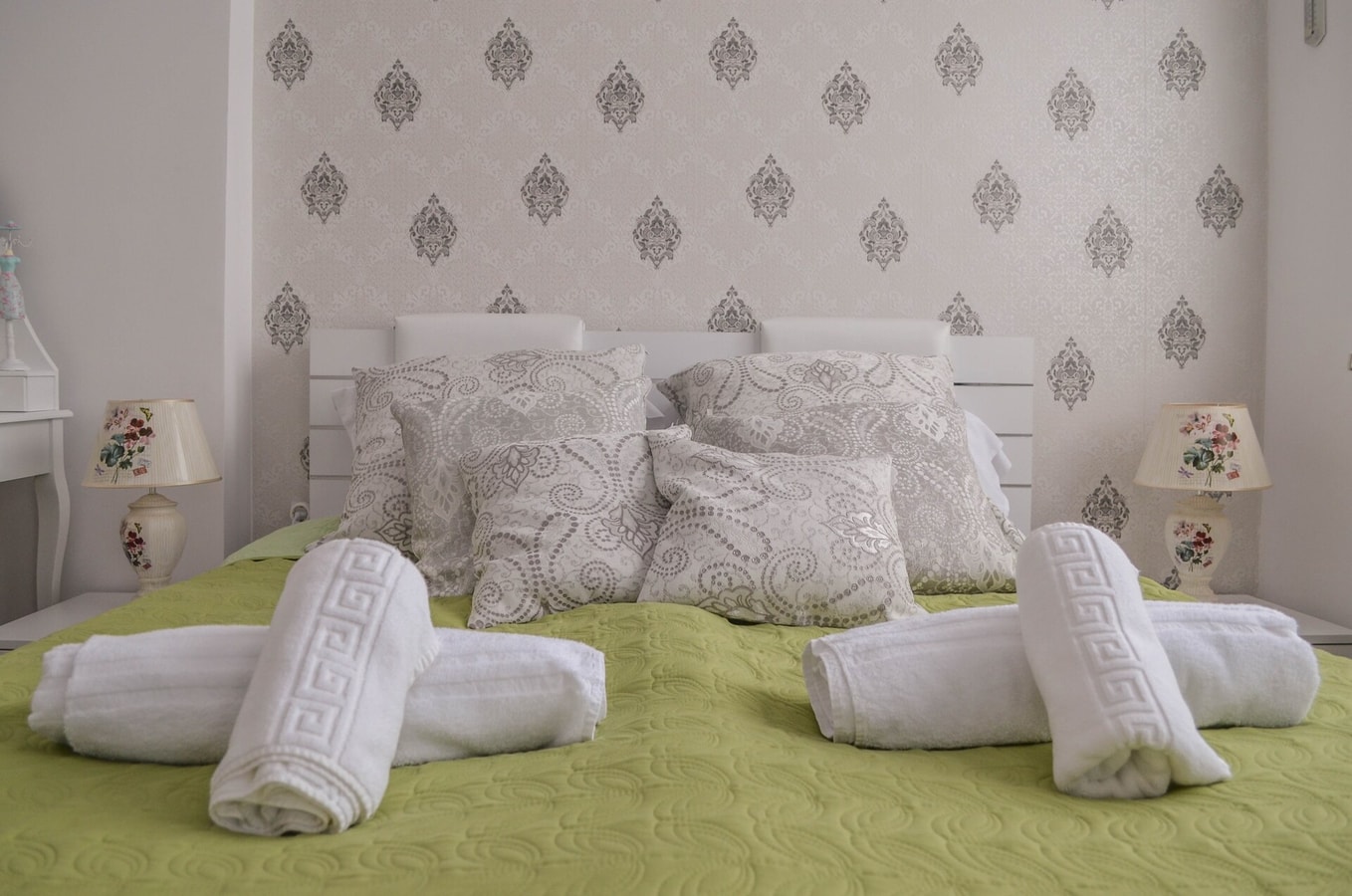 Two Bedroom Luxury Apartment in top center 17 Flat Manager Booking