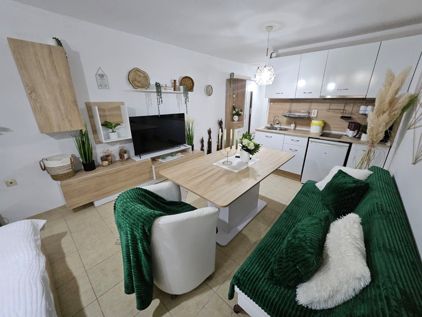 Tropical Chic Studio for Two – Ground Floor Escape 9 Flat Manager Booking