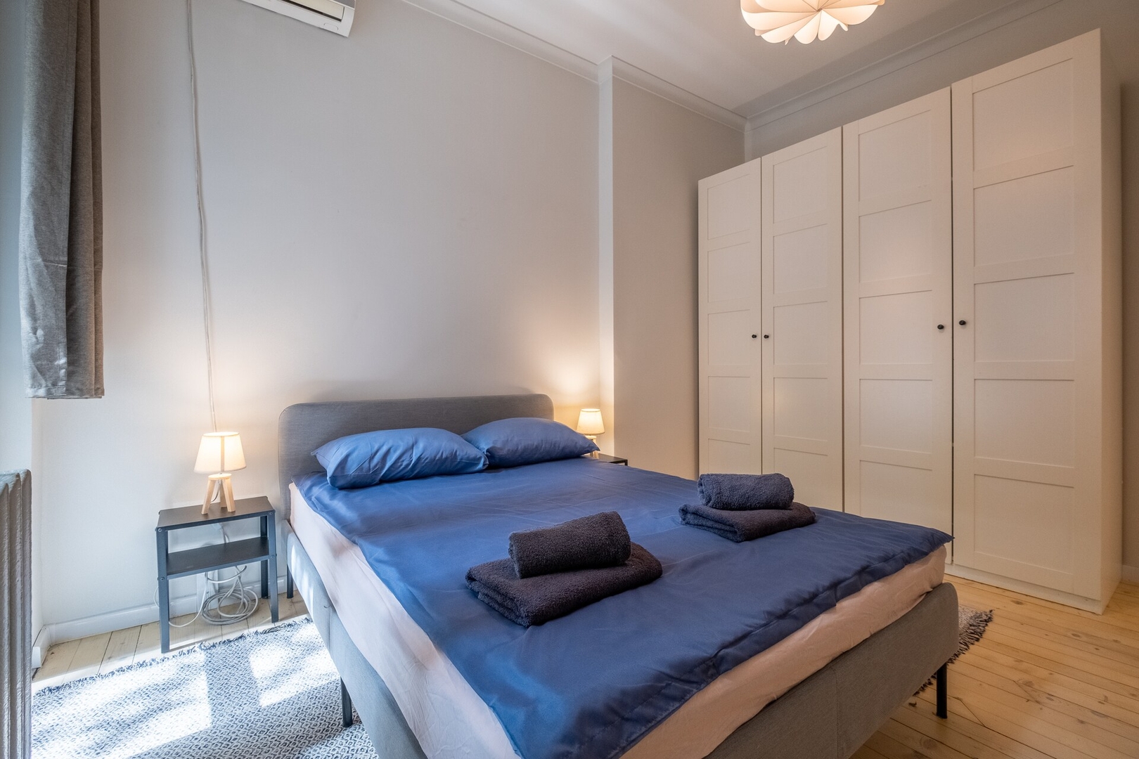 Spacious 2BR Flat with Terrace 7 Flat Manager Booking