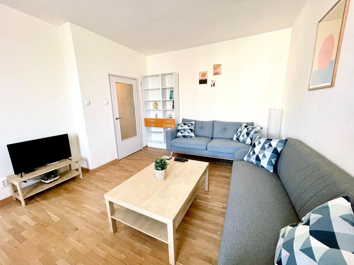 Spacious 2-BRD Flat by the Mall 7 Flat Manager Booking