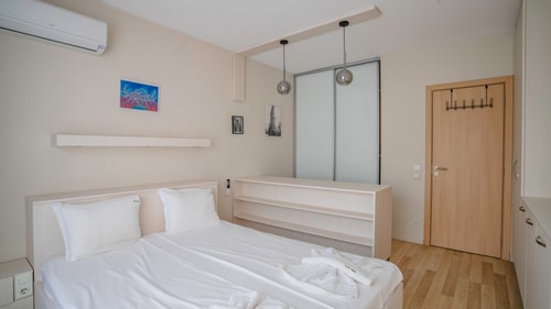 Nadya Ralevitsa 1BD · Modern & Spacious Stay with Free Parking 13 Flat Manager Booking