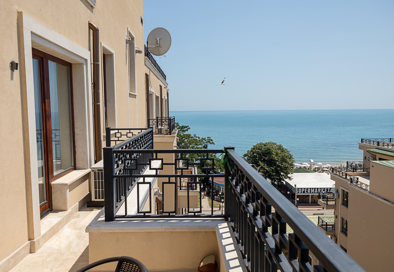 Beachfront Bliss-1BR Sea View Flat in Golden Sands 3 Flat Manager Booking