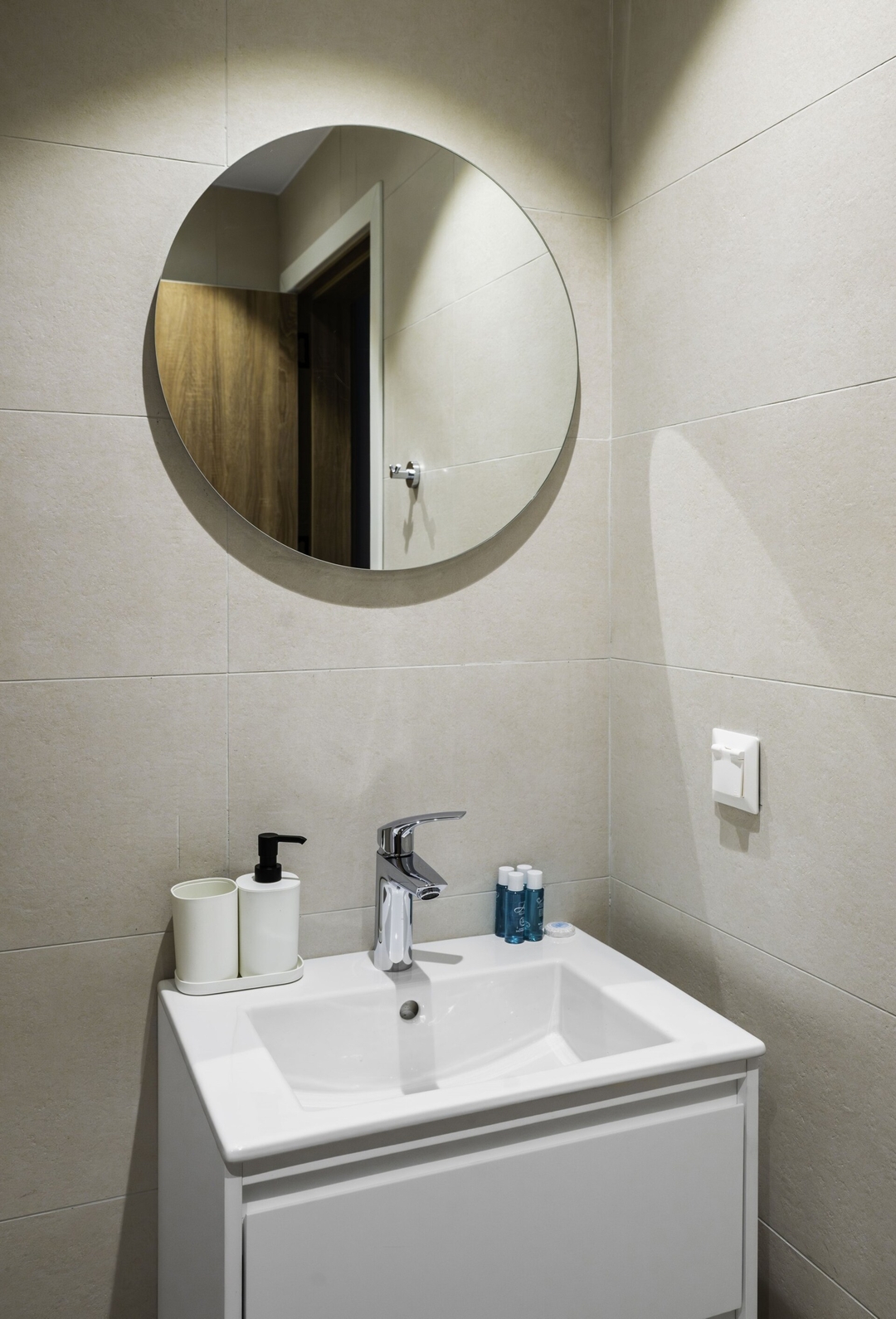 Aviva Living - 2BD Apartment With Free Parking 18 Flat Manager Booking