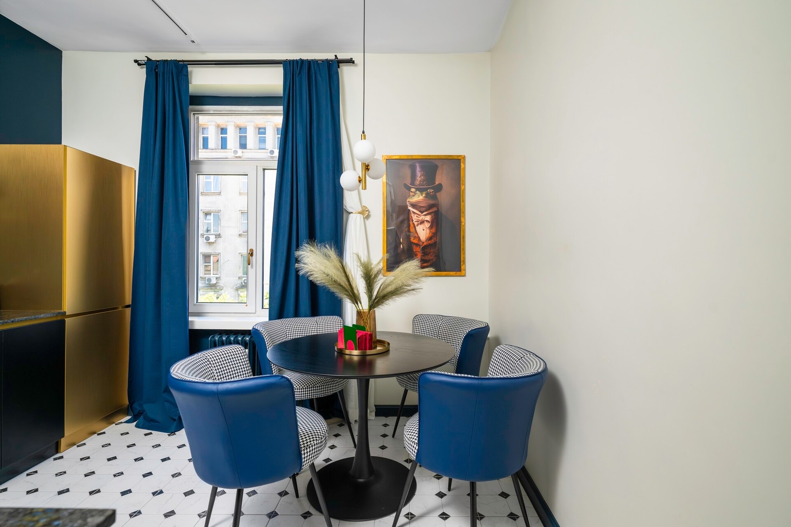 *Royal Retreat* - Your central designer spot 7 Flat Manager Booking