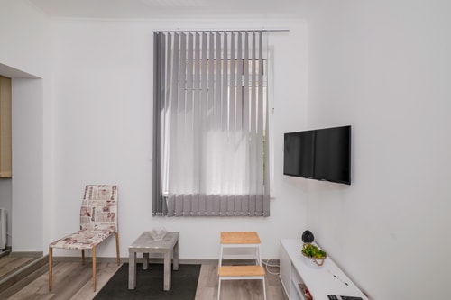 Central 1BD Next to Womens Market and Sofia's Gems 7 Flat Manager Booking