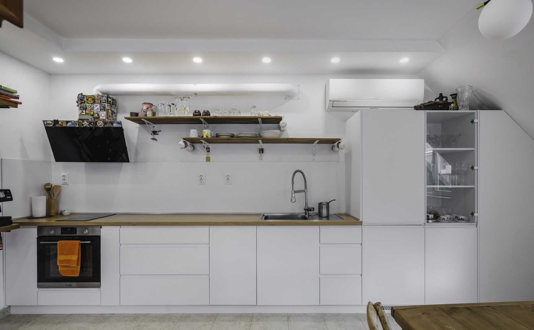 Charming & Cozy 2BD Apartment with Natural Light 9 Flat Manager Booking