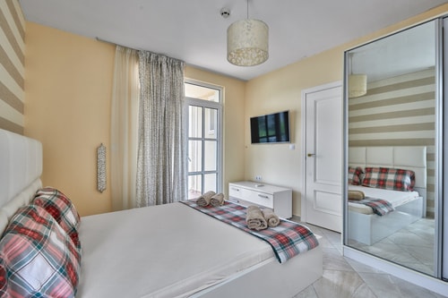 2BD Flat with Parking in Flores Garden Complex 8 Flat Manager Booking