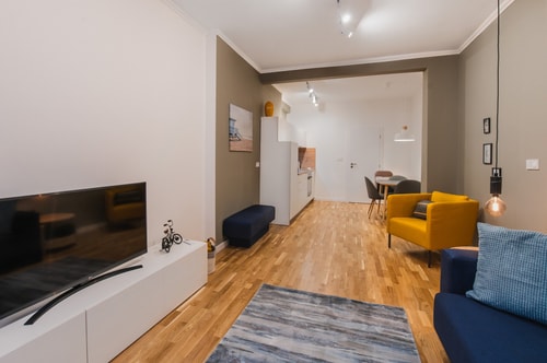 Pieces of Nature in a Stylish One-bedroom Flat 8 Flat Manager Booking