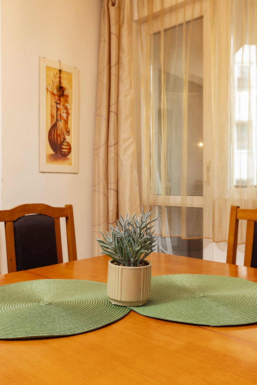 GLORIOUS - 2-Bedroom apartment near Youth Hill 5 Flat Manager Booking