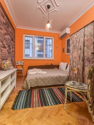 Vintage Spot - Colorful One-Bedroom Apartment 6 Flat Manager Booking