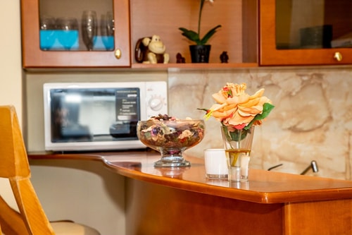 Spacious & Sunny Maisonette w/ Terrace near Centre 9 Flat Manager Booking