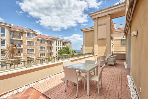 2BD Flat with Parking in Flores Garden Complex 4 Flat Manager Booking