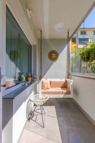 White&Grey Two 1-BD Apartments 11 Flat Manager Booking