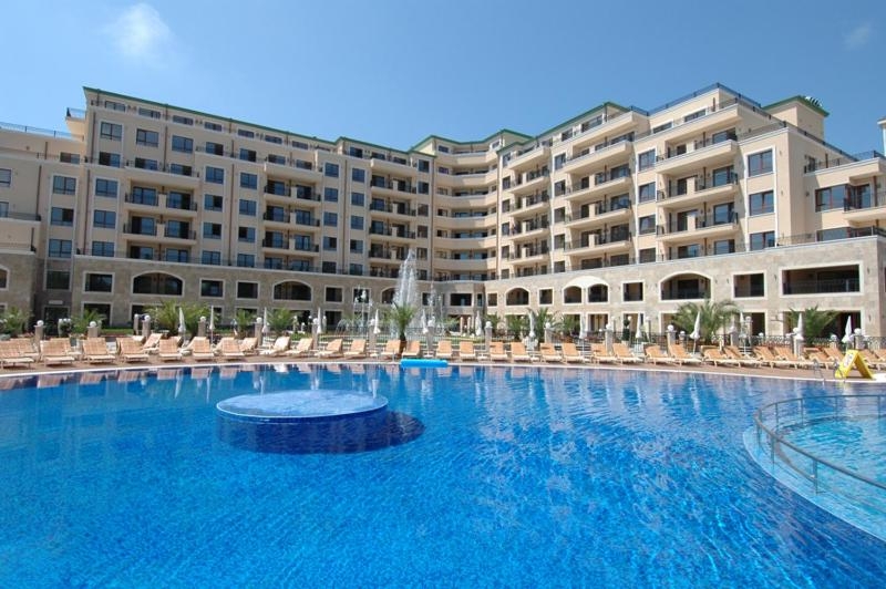 Beachfront Bliss-1BR Sea View Flat in Golden Sands 4 Flat Manager Booking