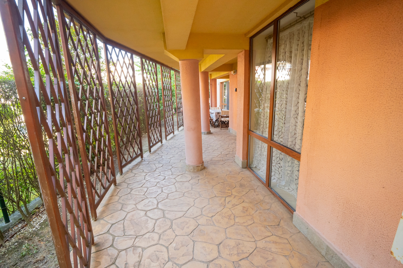 The Family Courtyard - LARGE 2BD Apartment 30 Flat Manager Booking