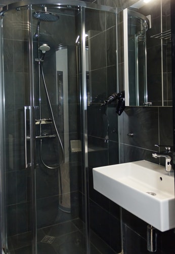 Central & Modern 2BD Apartment with Balcony 13 Flat Manager Booking