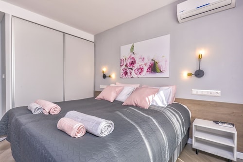 ROS? one bedroom designer apartment in city centre 18 Flat Manager Booking